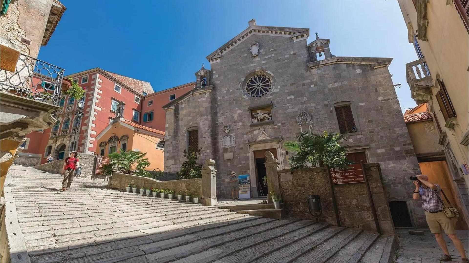 2 Bedroom Cozy Home In Kostrcani 0*,