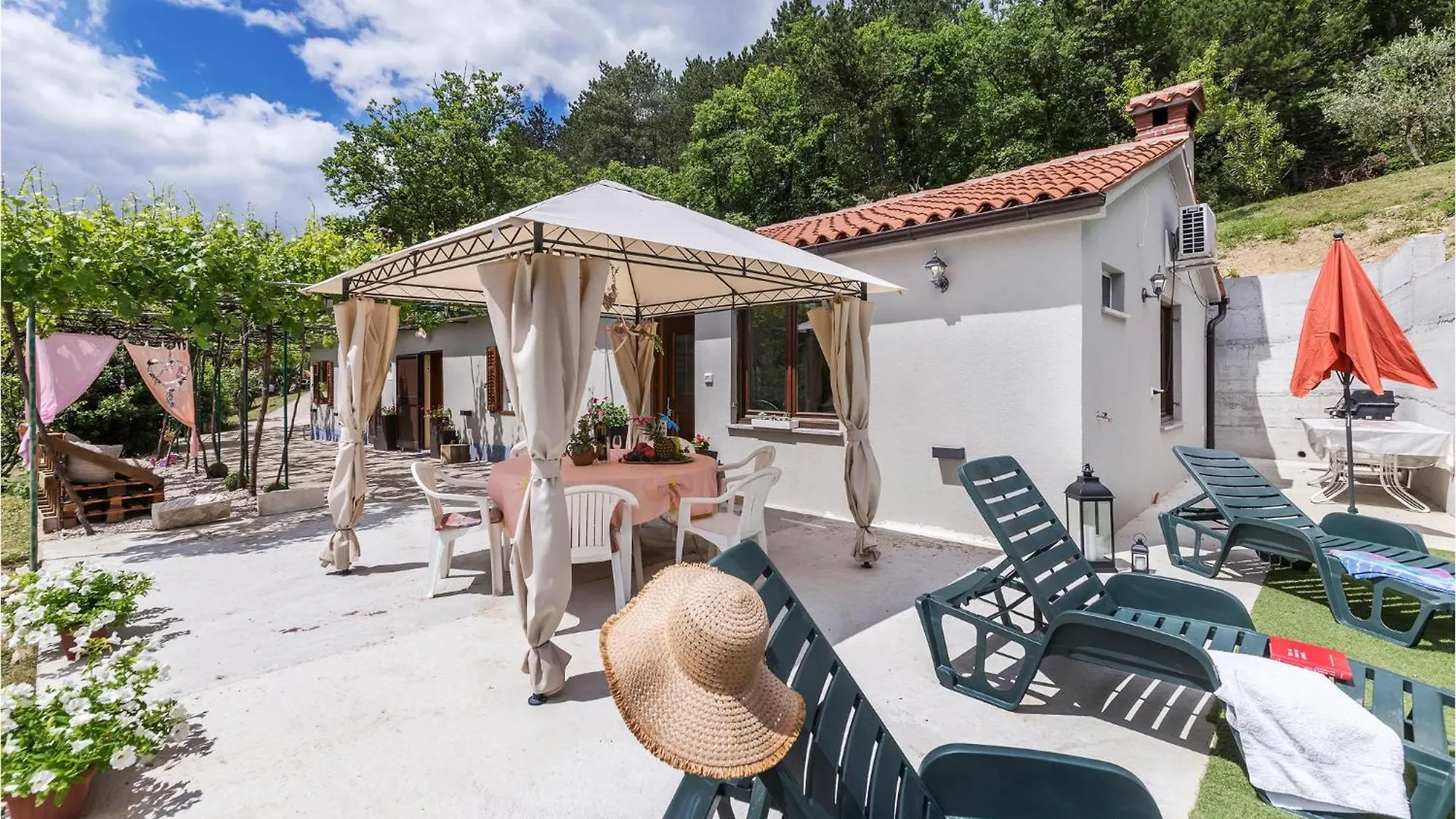 2 Bedroom Cozy Home In Kostrcani