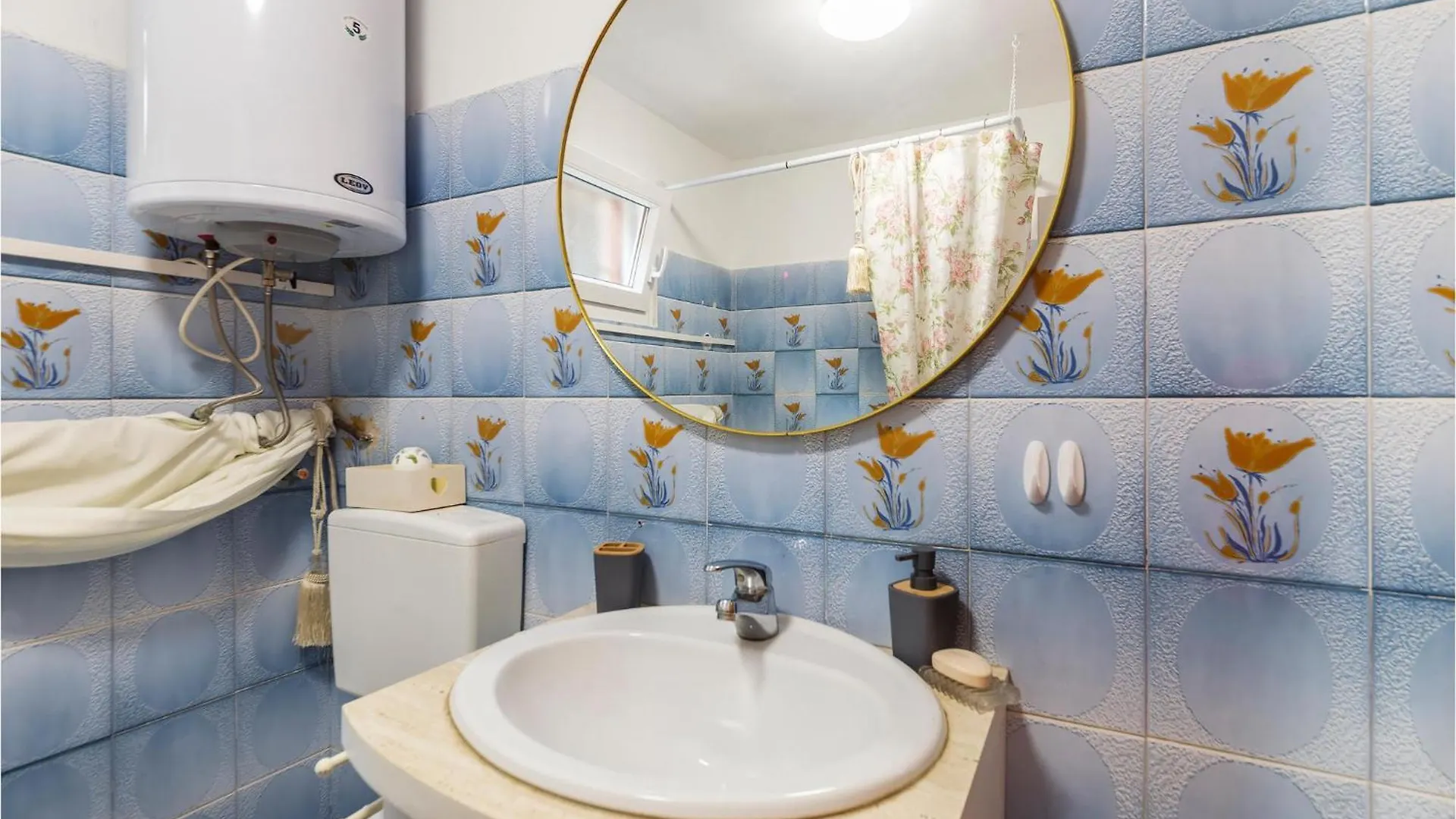 2 Bedroom Cozy Home In Kostrcani 0*,