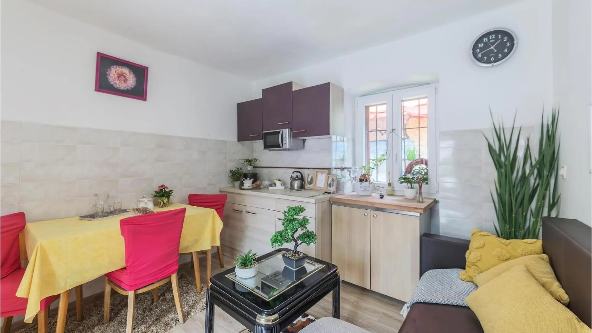 2 Bedroom Cozy Home In Kostrcani 0*,
