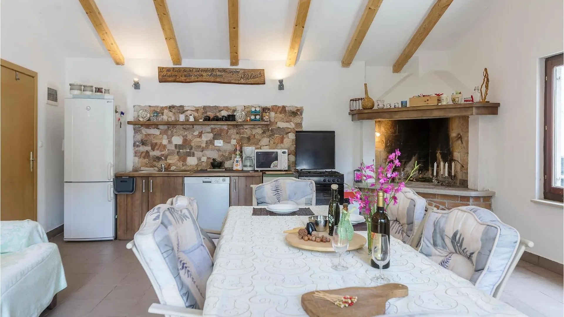 2 Bedroom Cozy Home In Kostrcani Holiday home