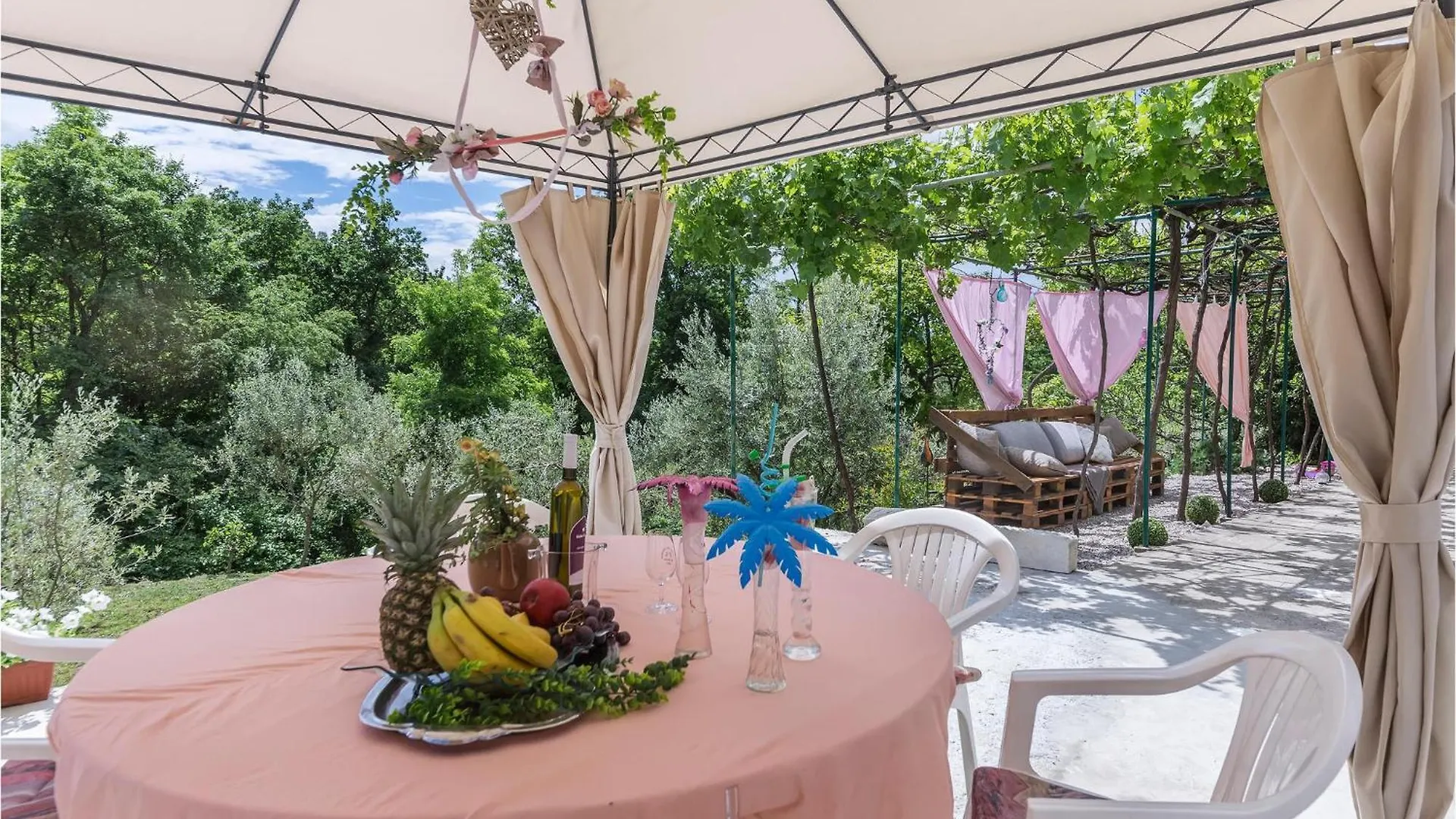 2 Bedroom Cozy Home In Kostrcani 0*,