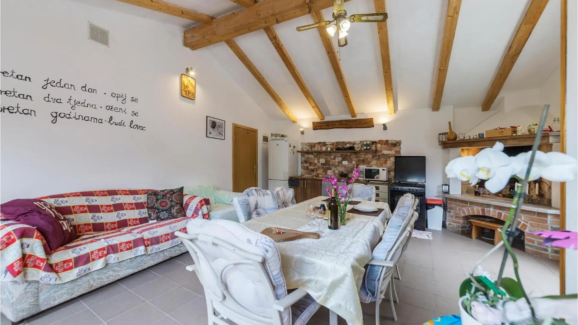 2 Bedroom Cozy Home In Kostrcani Croatia