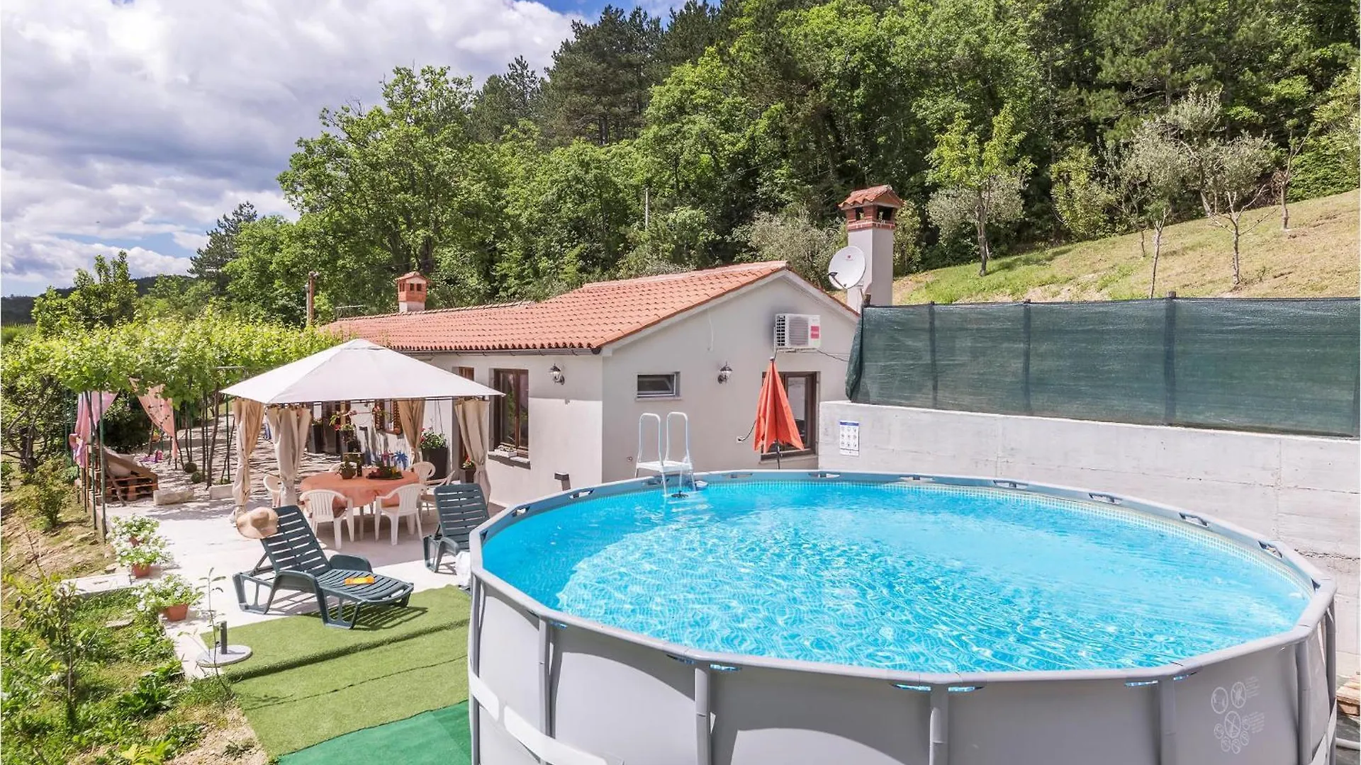 2 Bedroom Cozy Home In Kostrcani location