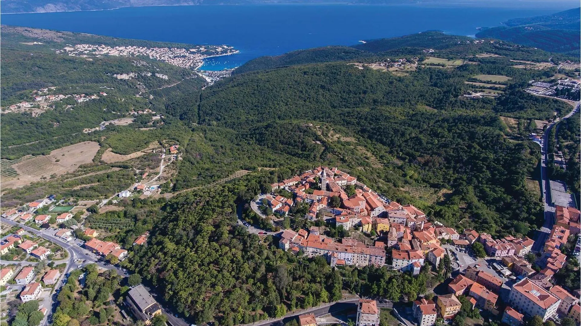 2 Bedroom Cozy Home In Kostrcani Holiday home